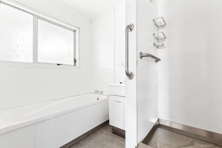Photo of property in 15 Kopi Place, Massey, Auckland, 0614