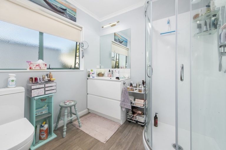 Photo of property in 6 Maddison Place, Welcome Bay, Tauranga, 3112