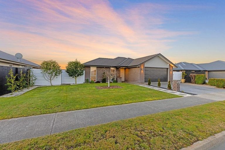 Photo of property in 28 Beachvale Drive, Kaiapoi, 7630