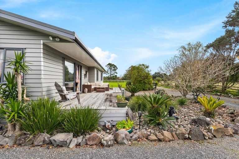 Photo of property in 124 Boord Crescent, Kumeu, 0891