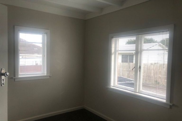 Photo of property in 3166 Great North Road, New Lynn, Auckland, 0600