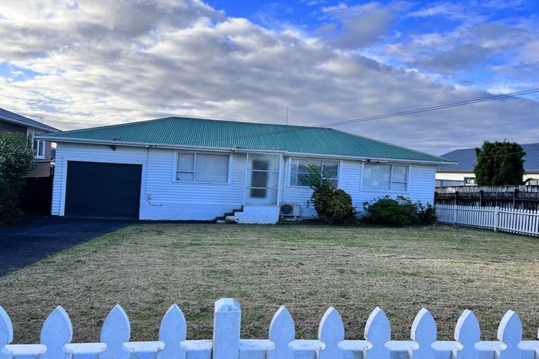 Photo of property in 93 Henderson Valley Road, Henderson, Auckland, 0612