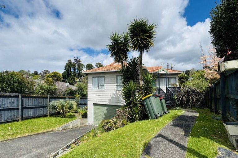 Photo of property in 15 Loughanure Place, Massey, Auckland, 0614