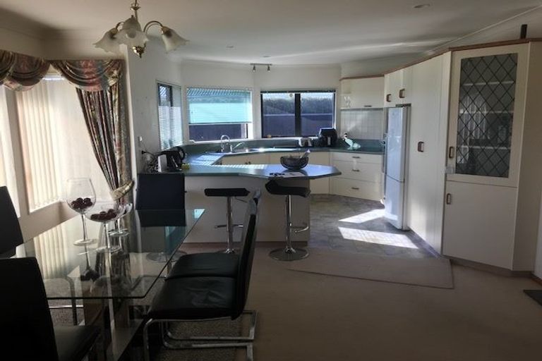 Photo of property in 18 Karamu Street, Te Atatu Peninsula, Auckland, 0610