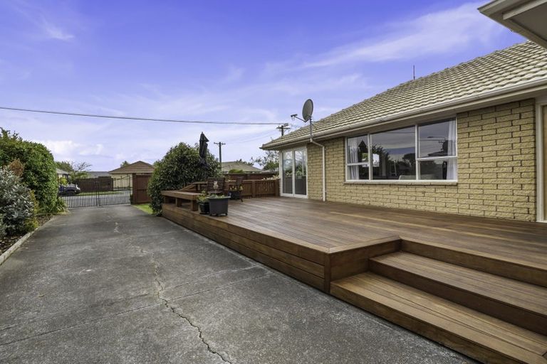 Photo of property in 82 Farquhars Road, Redwood, Christchurch, 8051