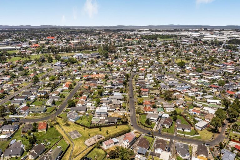 Photo of property in 48 Convair Crescent, Mangere, Auckland, 2022