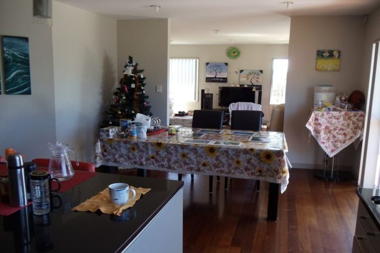 Photo of property in 18 Spoonbill Place, Unsworth Heights, Auckland, 0632