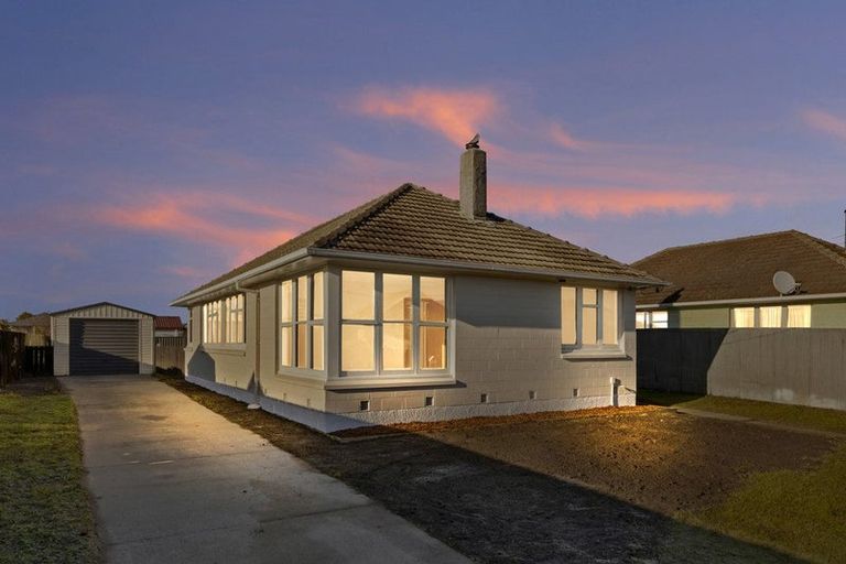 Photo of property in 32 Carisbrooke Street, Aranui, Christchurch, 8061