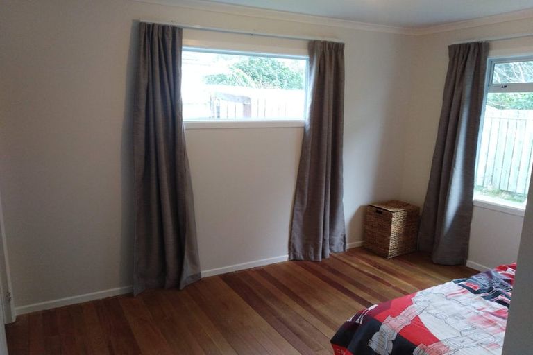 Photo of property in 15 Loasby Crescent, Newlands, Wellington, 6037