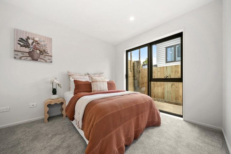 Photo of property in 4/1088 Beach Road, Torbay, Auckland, 0630