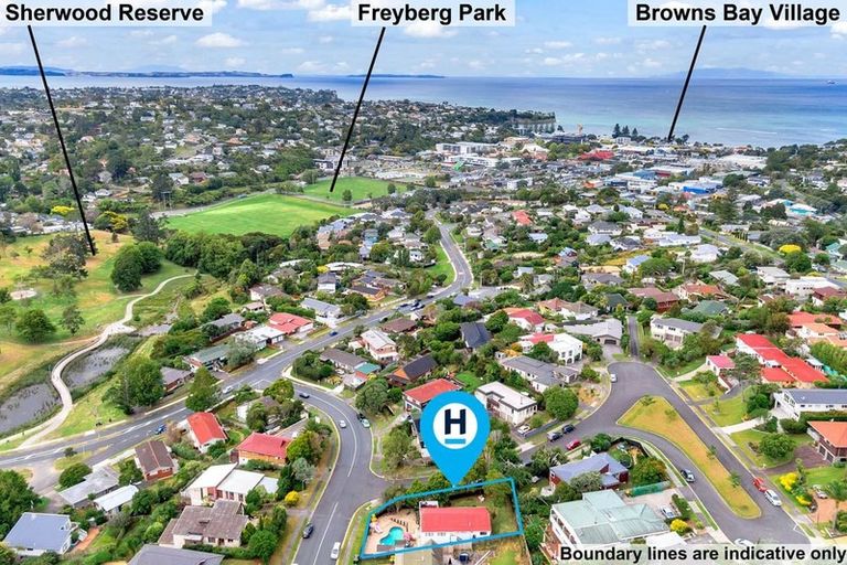 Photo of property in 2 Hollyhock Place, Browns Bay, Auckland, 0630