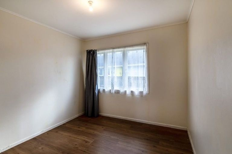 Photo of property in 5 Shamrock Lane, Te Atatu Peninsula, Auckland, 0610