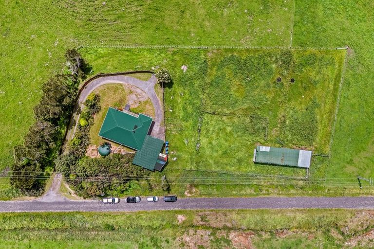 Photo of property in 319 Opourapa Road, Rahotu, Opunake, 4685