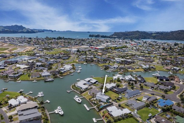 Photo of property in 25 Arawa Lane, Whitianga, 3510