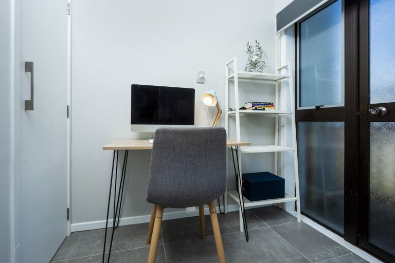 Photo of property in 2/7 Eskdale Road, Birkdale, Auckland, 0626