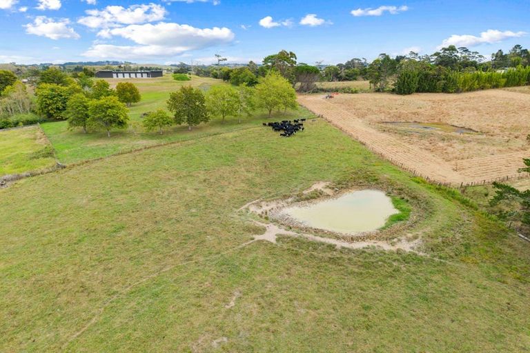 Photo of property in 11 Bobs Way, Dairy Flat, 0792