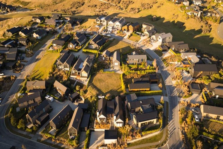 Photo of property in 5 Falconer Rise, Jacks Point, Queenstown, 9371