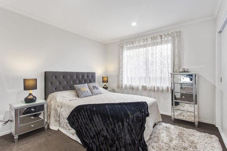 Photo of property in 17 Old Wairoa Road, Papakura, 2110