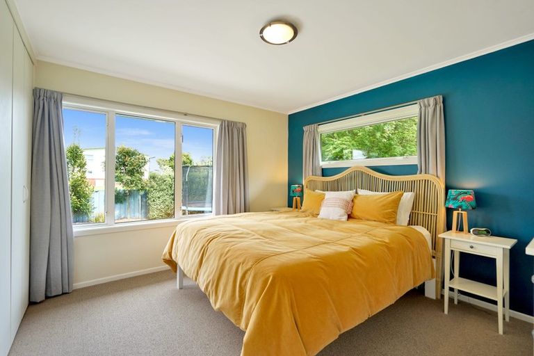 Photo of property in 14 Harbour View Road, Te Atatu Peninsula, Auckland, 0610
