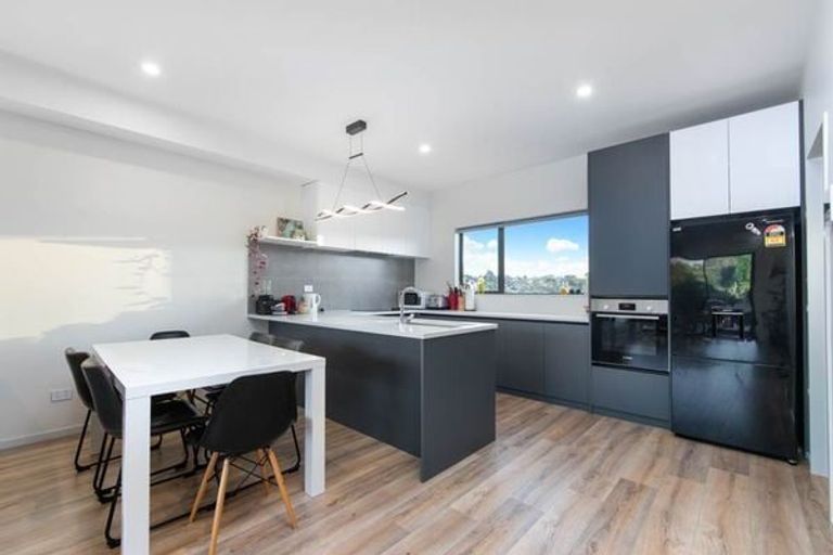 Photo of property in 2b Kororo Street, Northcote, Auckland, 0627