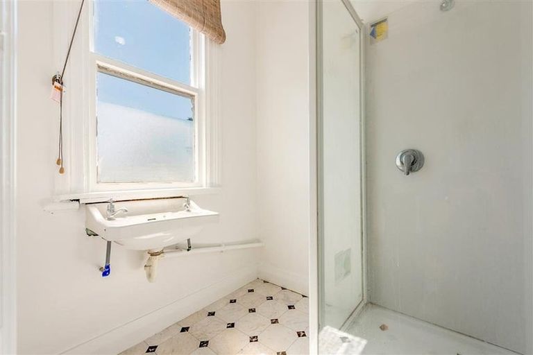 Photo of property in 235 Ohiro Road, Brooklyn, Wellington, 6021