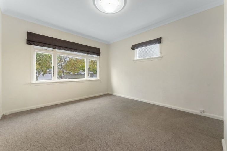 Photo of property in 32 Karina Terrace, Roslyn, Palmerston North, 4414