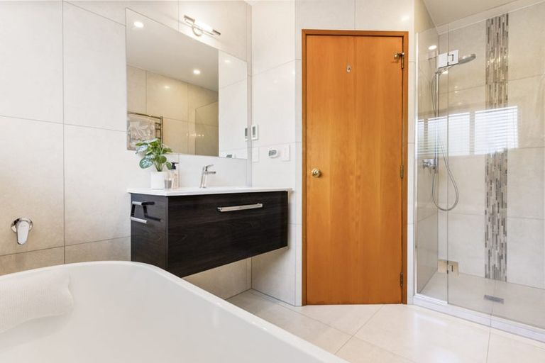 Photo of property in 98 Bleakhouse Road, Howick, Auckland, 2014
