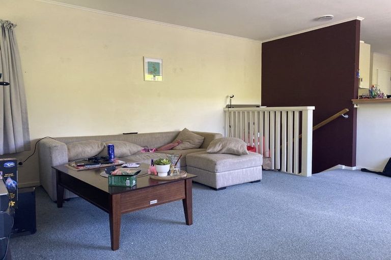 Photo of property in 186 Newlands Road, Newlands, Wellington, 6037