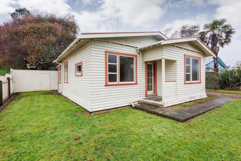 Photo of property in 28 York Street, Levin, 5510