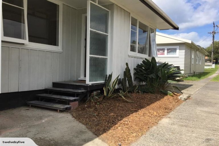 Photo of property in 2/49 Miro Street, New Lynn, Auckland, 0600