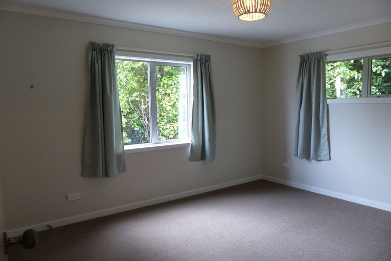 Photo of property in 19 Kakariki Grove, Waikanae, 5036