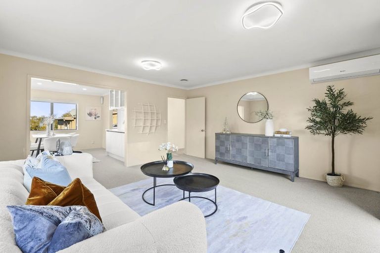 Photo of property in 2/20 Beach Road, Mellons Bay, Auckland, 2014