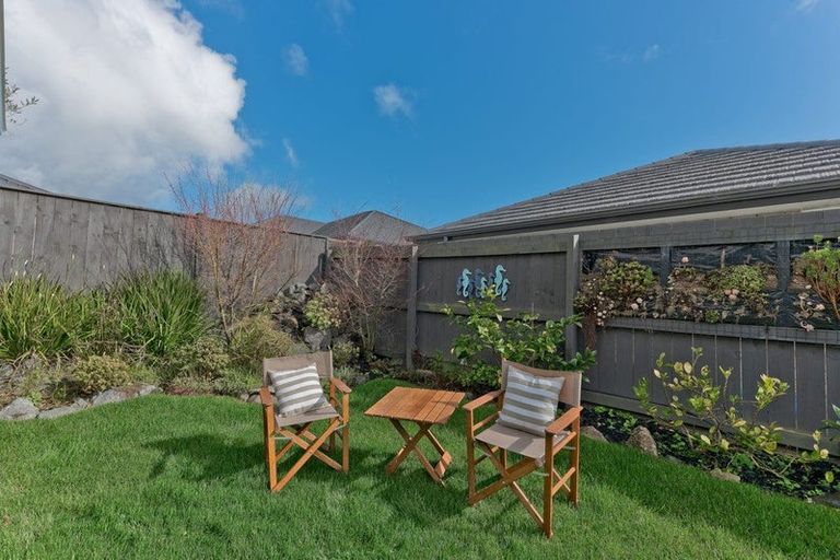 Photo of property in 13 Papa Orchard Drive, Kumeu, 0810