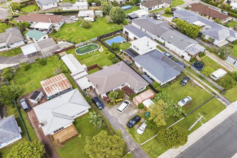 Photo of property in 104 Matipo Road, Te Atatu Peninsula, Auckland, 0610