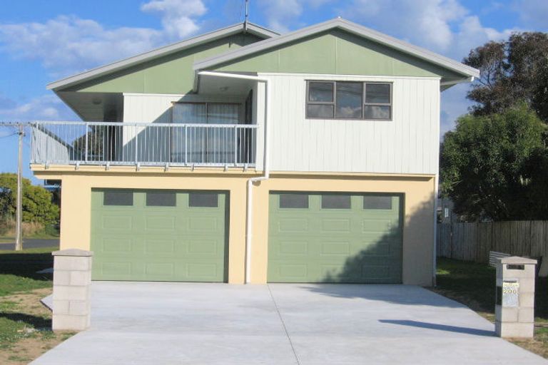 Photo of property in 200 Linton Crescent, Whangamata, 3620