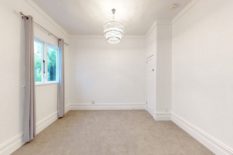 Photo of property in 124 Glenmore Street, Northland, Wellington, 6012