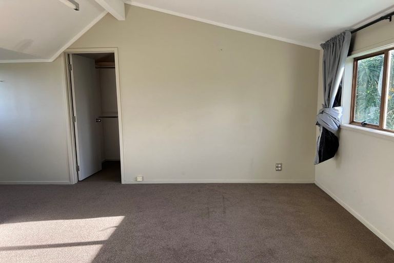 Photo of property in 15 Sunnynook Road, Forrest Hill, Auckland, 0620