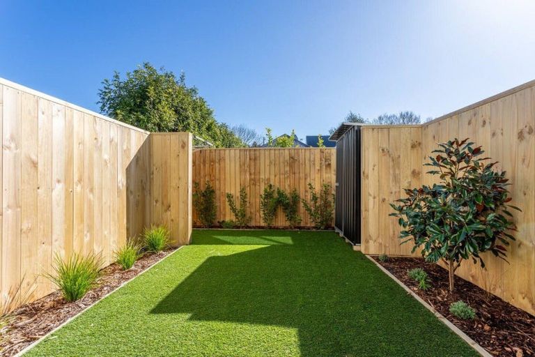 Photo of property in 19/10 Fathom Place, Te Atatu Peninsula, Auckland, 0610