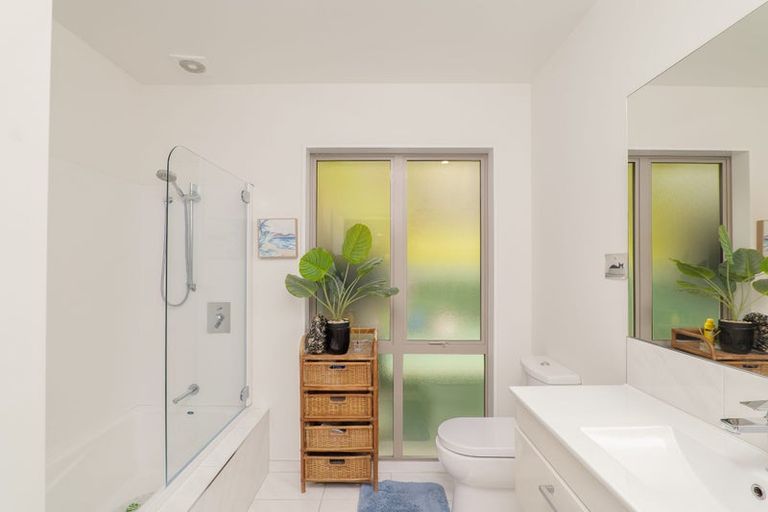 Photo of property in 29 Moncks Spur Road, Redcliffs, Christchurch, 8081