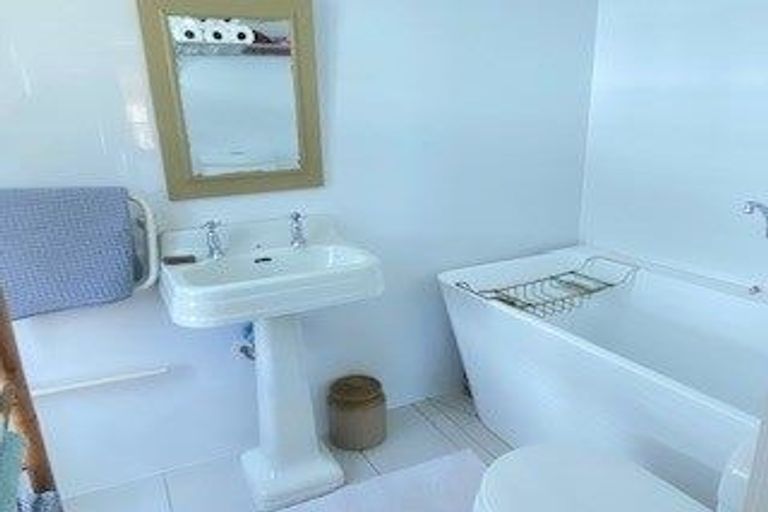 Photo of property in 62 Kuratawhiti Street, Greytown, 5712