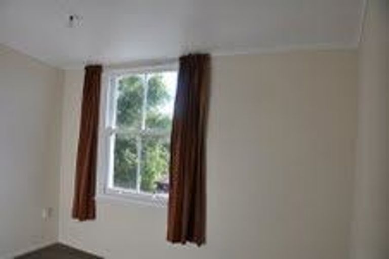 Photo of property in 1/98 Birkenhead Avenue, Birkenhead, Auckland, 0626