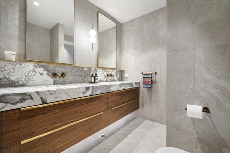 Photo of property in 61 Mcindoe Road, Kumeu, 0810