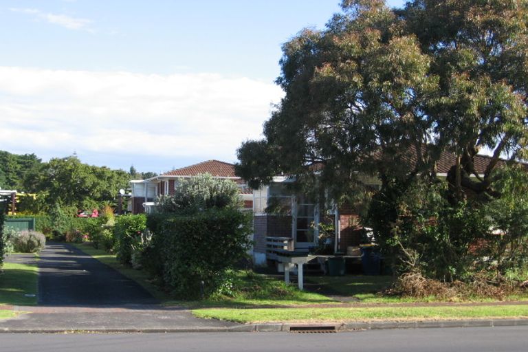 Photo of property in 1/24 Inverness Road, Browns Bay, Auckland, 0630