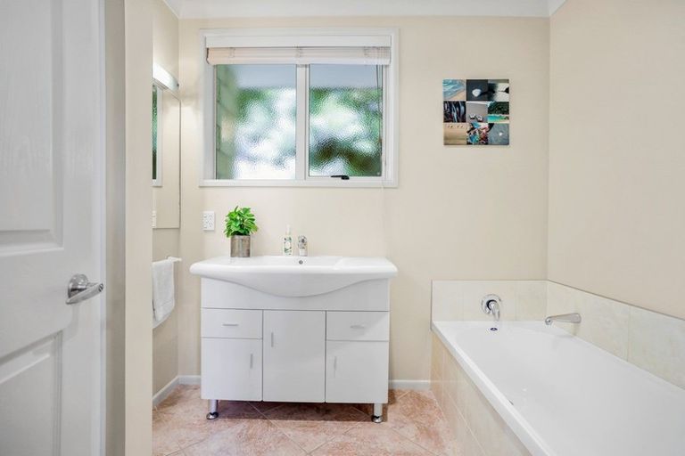 Photo of property in 75 Kinloch Drive, Bethlehem, Tauranga, 3110