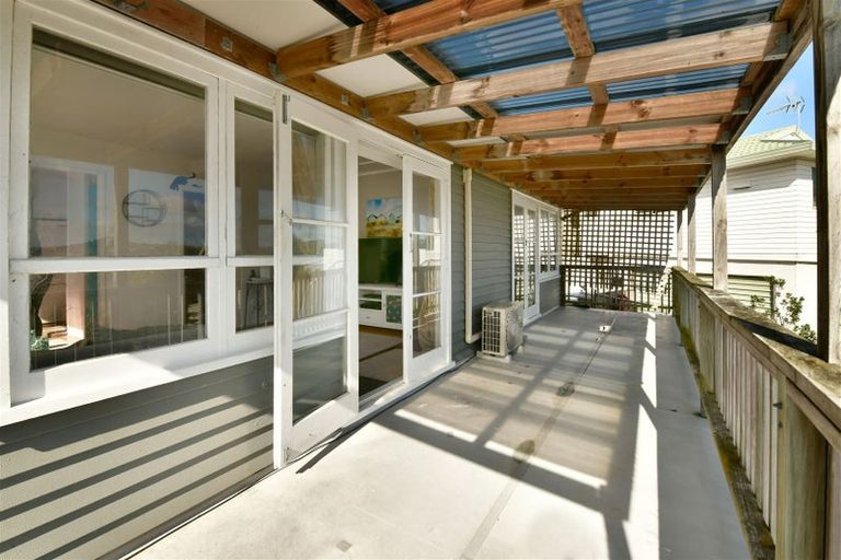 Photo of property in 4a Kathy Terrace, Stanmore Bay, Whangaparaoa, 0932