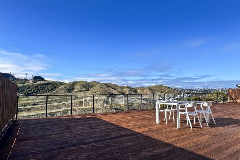 Photo of property in 142 Amesbury Drive, Churton Park, Wellington, 6037