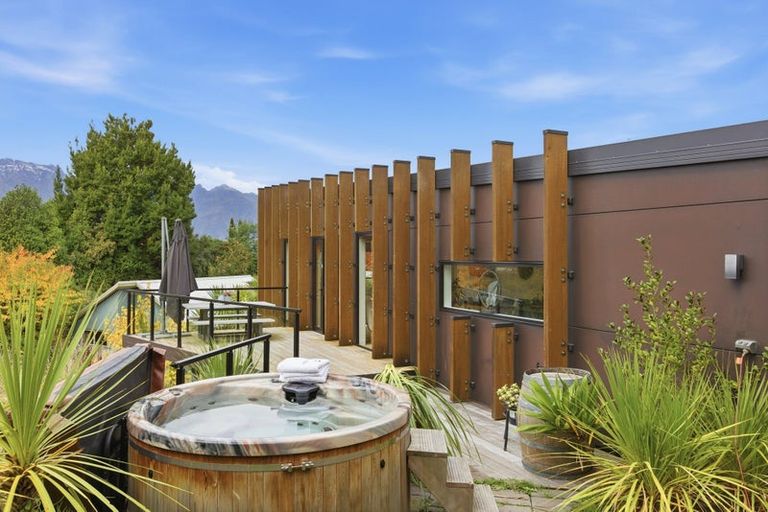 Photo of property in 5c Aspen Grove, Fernhill, Queenstown, 9300