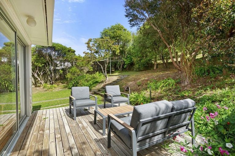 Photo of property in 17 Lane Crescent, Tawa, Wellington, 5028