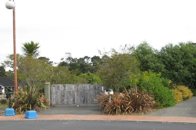 Photo of property in 32 Cloverfields Drive, Waimauku, 0812