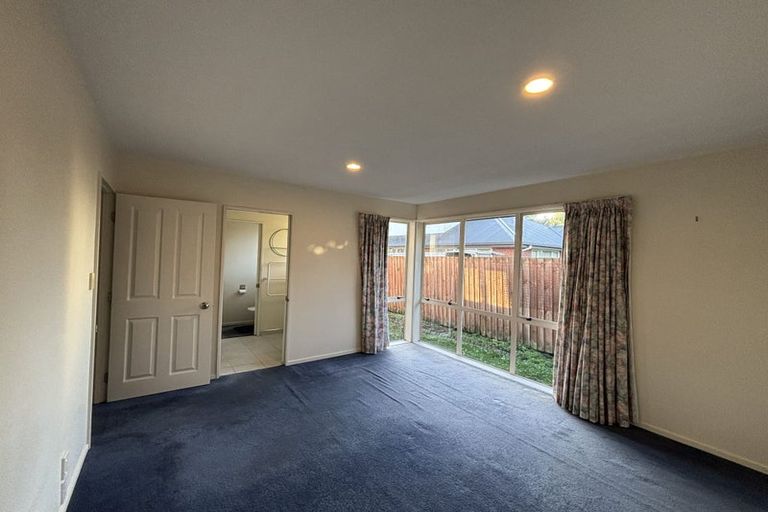 Photo of property in 4 Rosefield Lane, Northcote, Christchurch, 8052